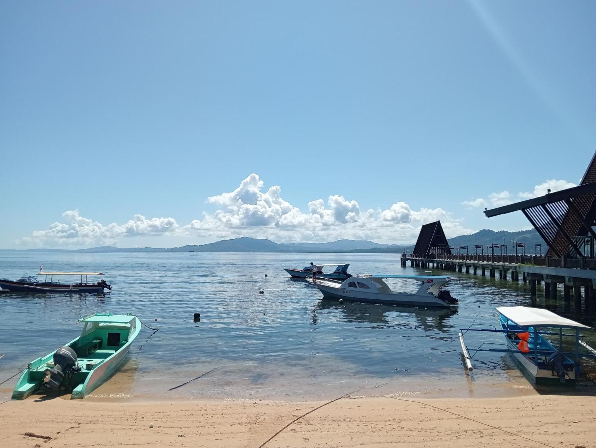 Mamalis Homestay Manado Eksteriør bilde