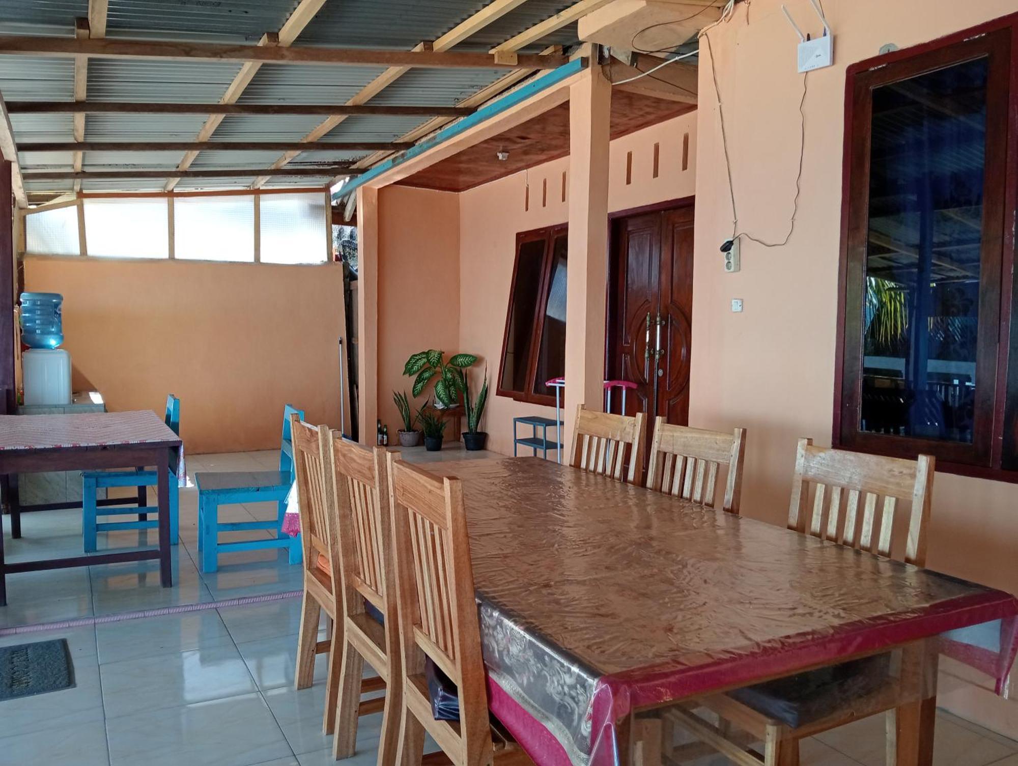 Mamalis Homestay Manado Eksteriør bilde