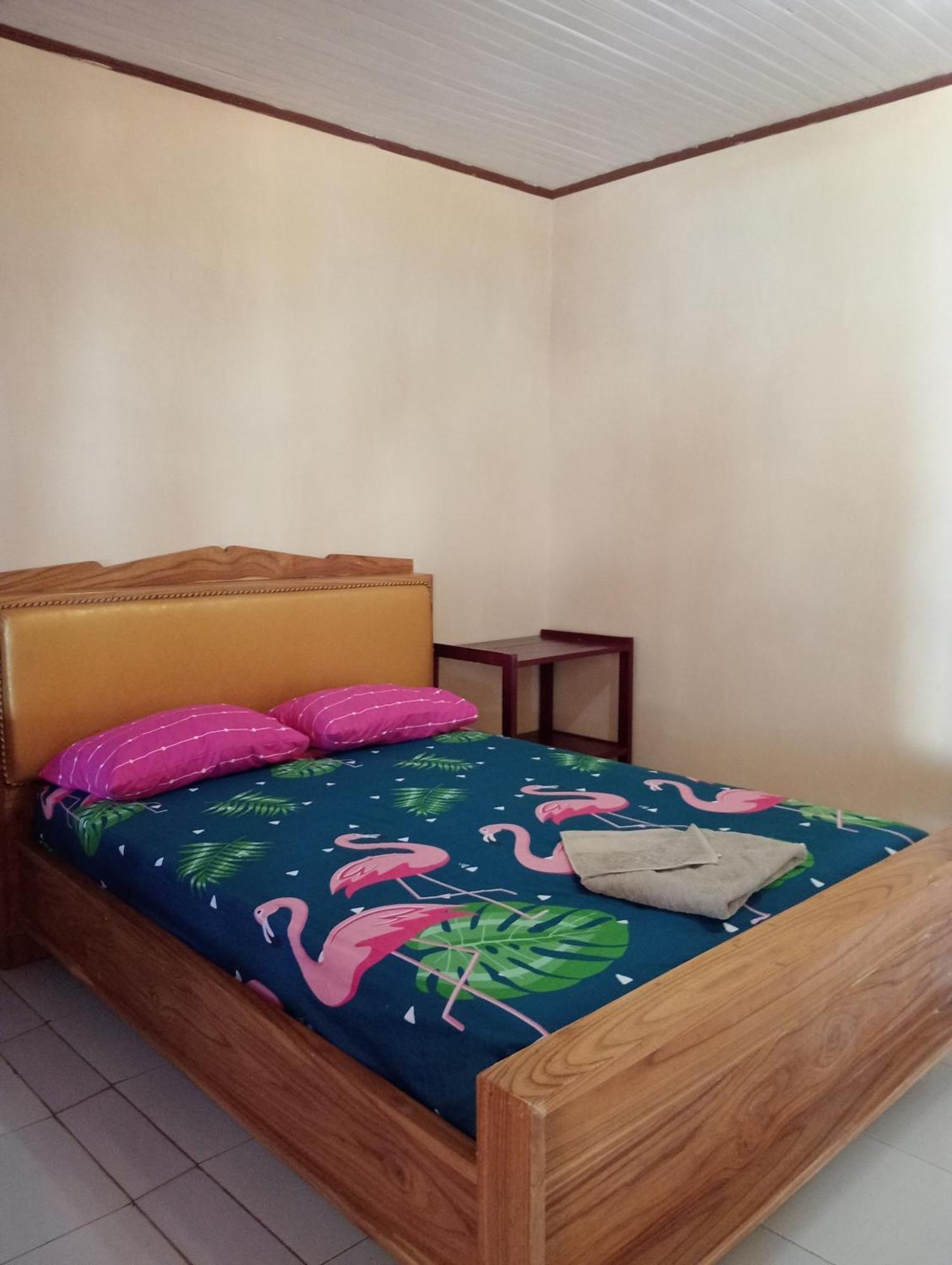 Mamalis Homestay Manado Eksteriør bilde