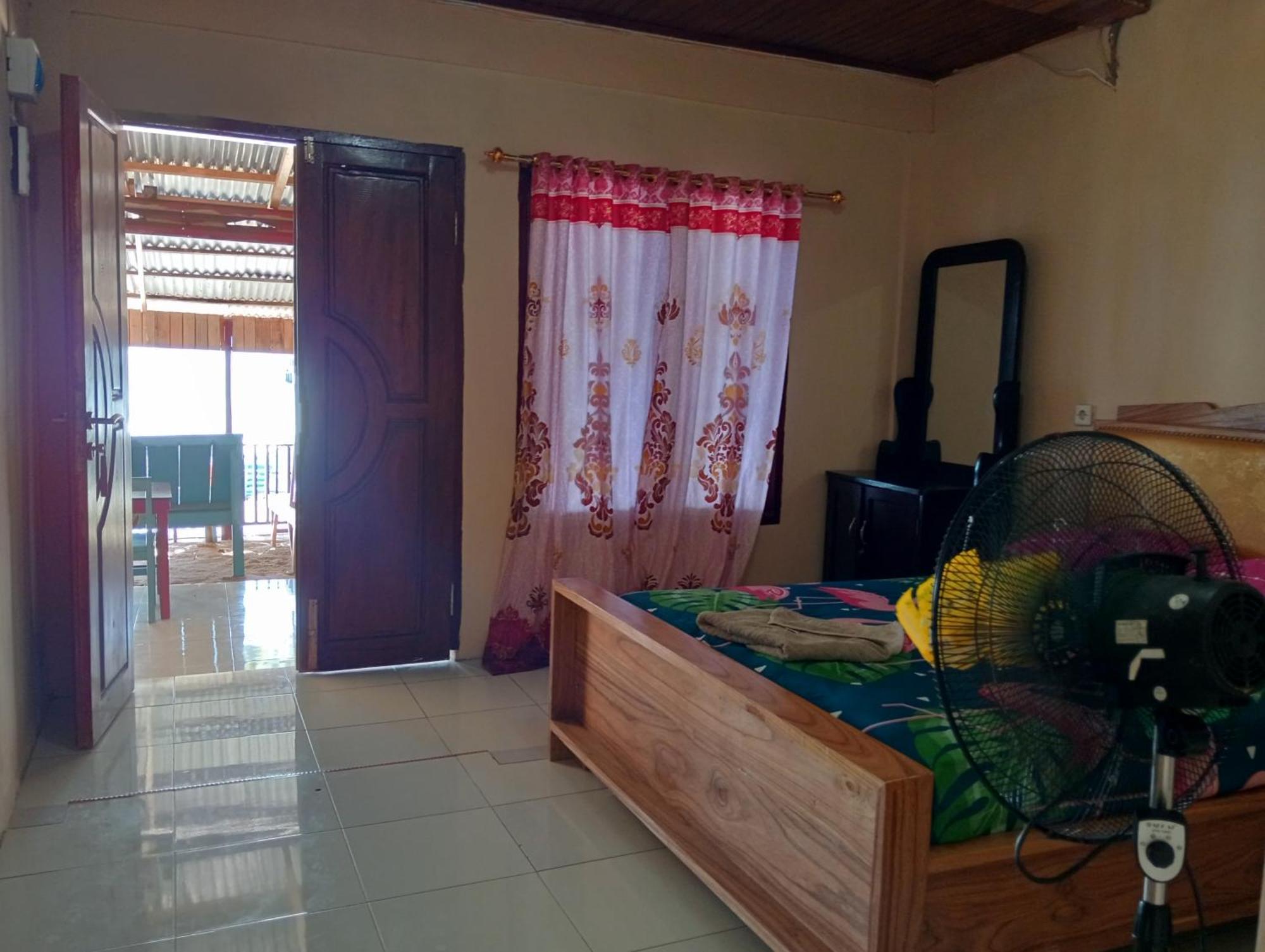 Mamalis Homestay Manado Eksteriør bilde