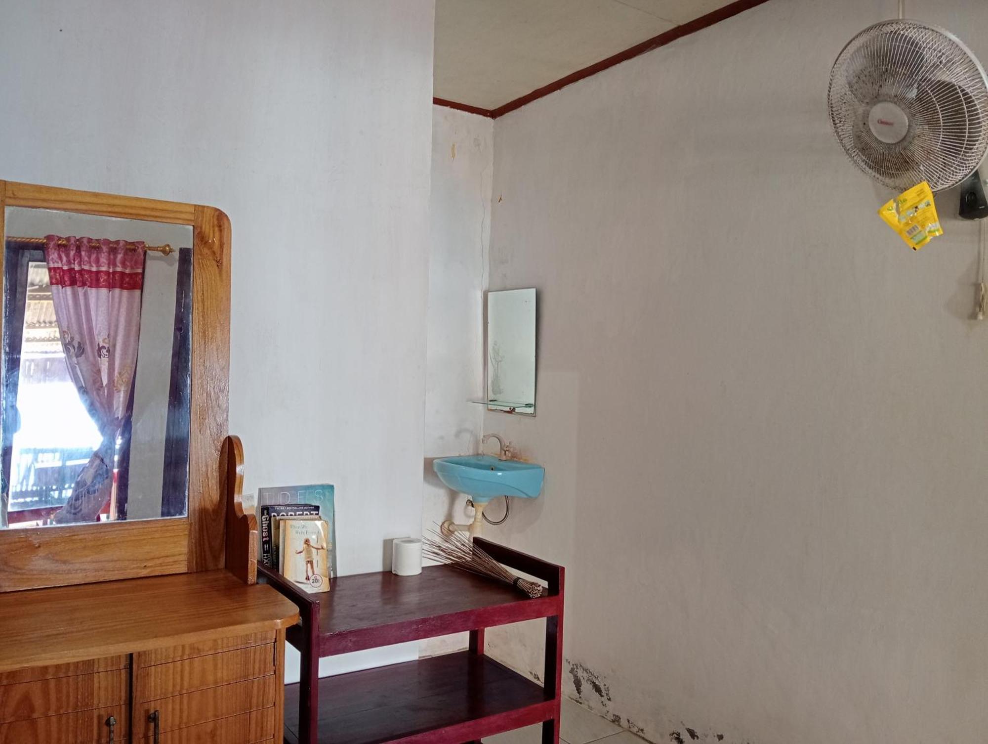 Mamalis Homestay Manado Eksteriør bilde