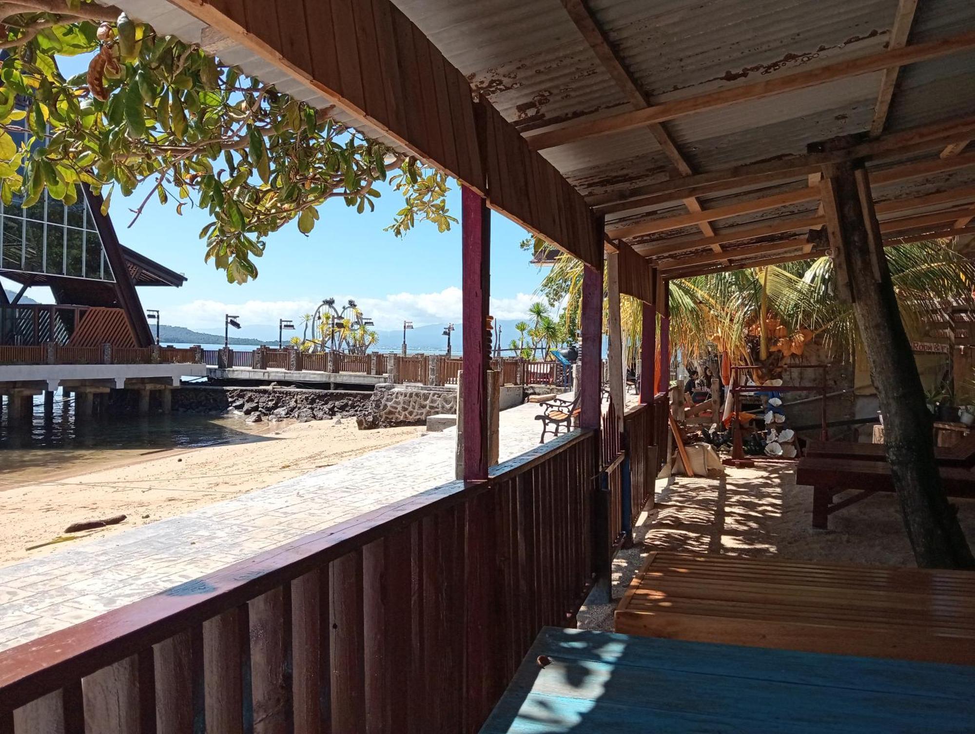 Mamalis Homestay Manado Eksteriør bilde